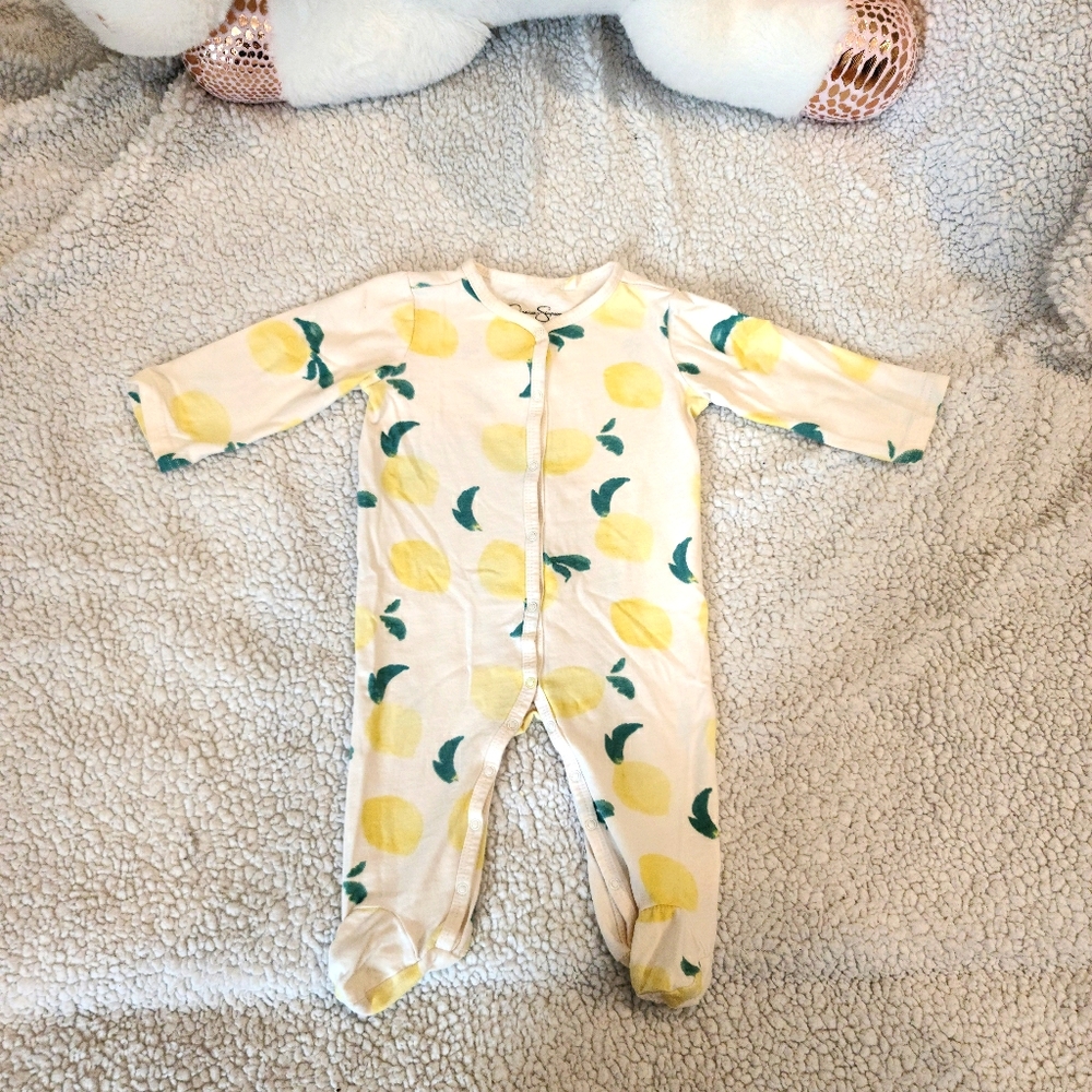 Price drop ⬇️ Onesie with lemons 🍋